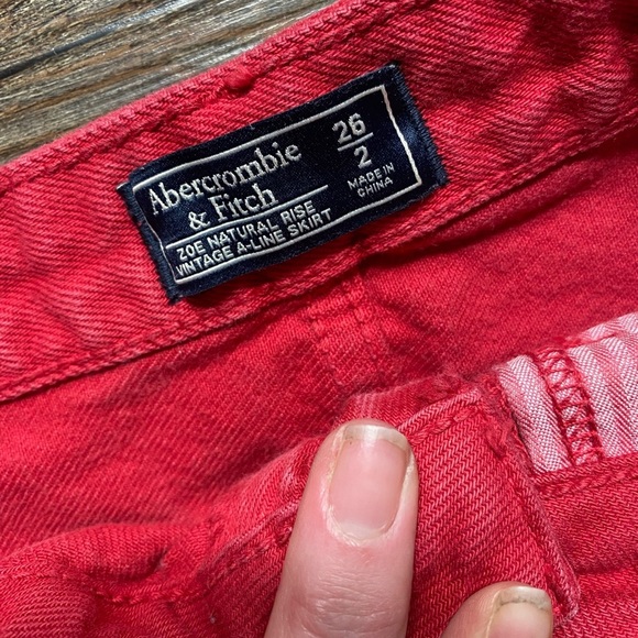ABERCROMBIE & FITCH red denim distressed mini skirt sz 2 Zoe natural rise casual - Picture 6 of 9